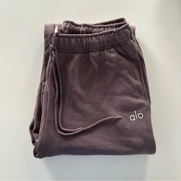 ALO Yoga Raisinette Accolade - Picture 1 of 5